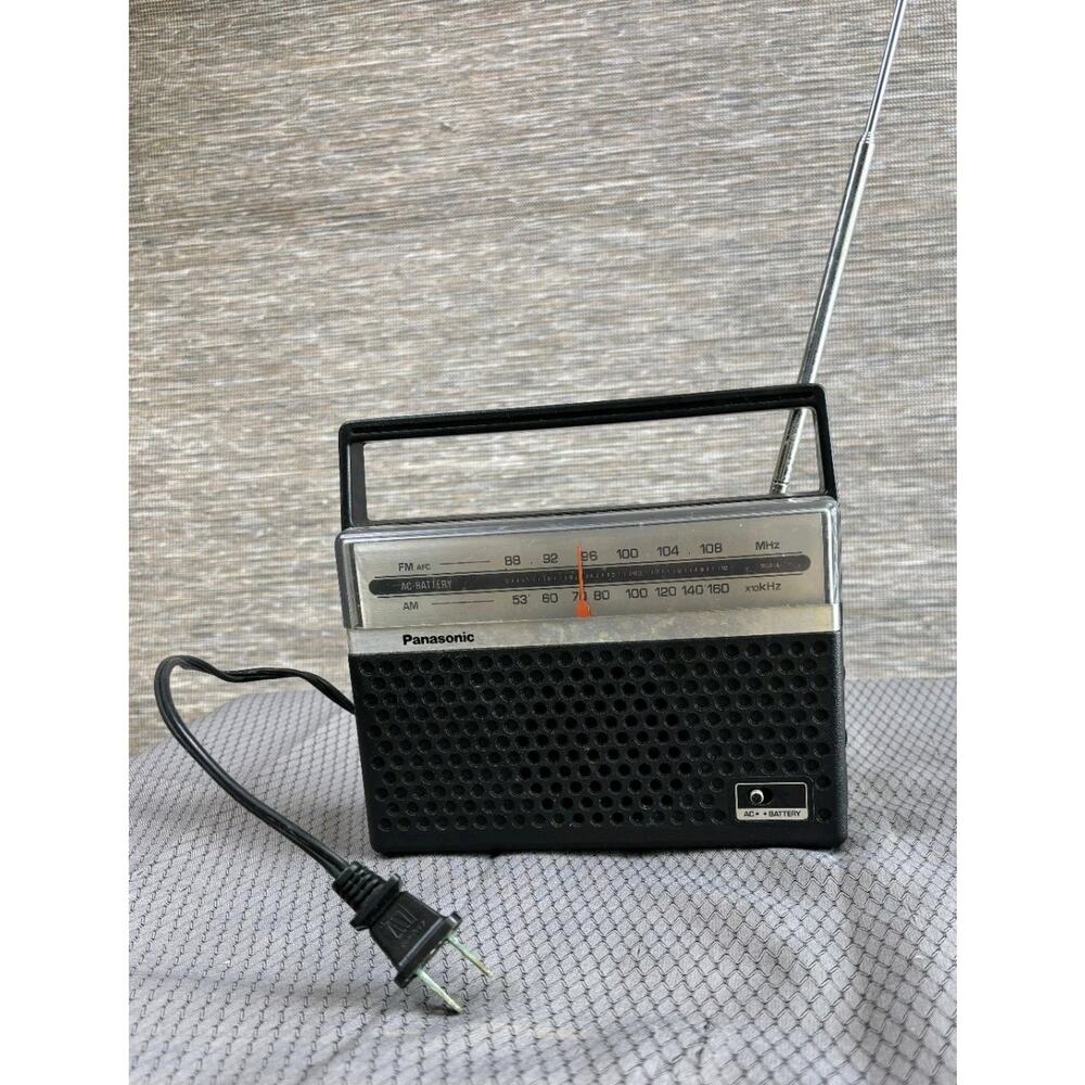 Vintage Panasonic RF-546 Portable FM-AM Radio AC-Battery Power Source